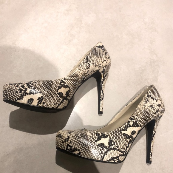 Colin Stuart Snakeskin design Heels - Picture 1 of 3